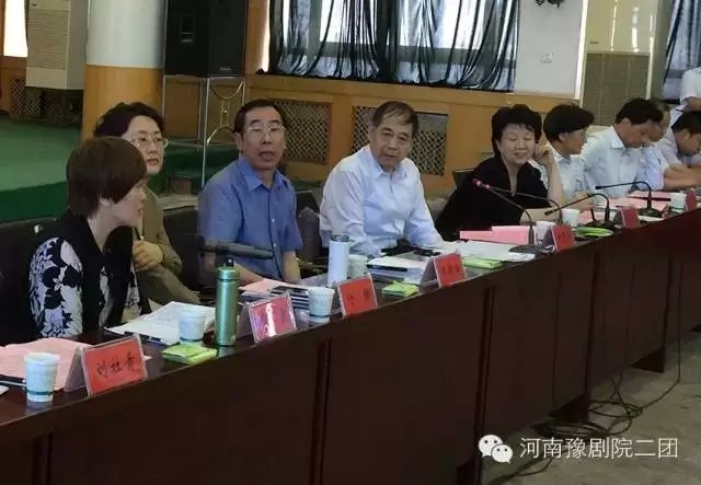 座谈会上领导与专家畅所欲言