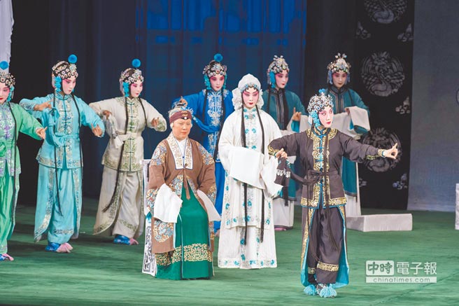 陆京剧赴英 《霸王别姬》惹哭戏迷