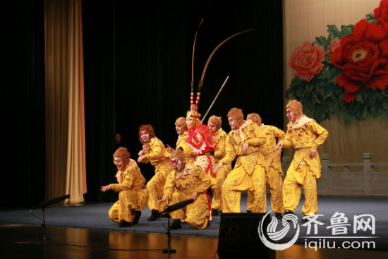 京剧院排演《金猴闹春》。