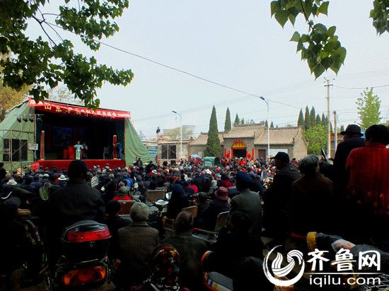 4月12日即农历三月初六，是东阿县姜楼镇邓庙村一年一度的庙会