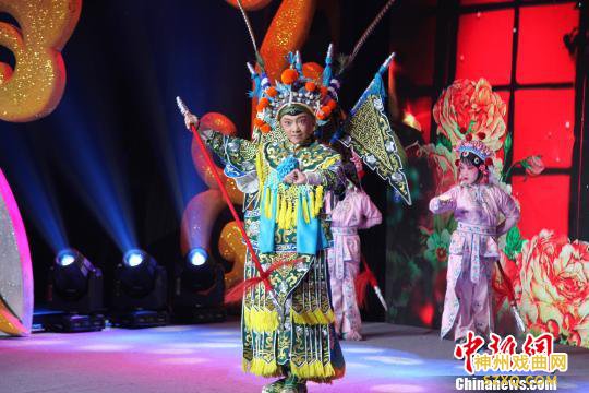 北京戏曲进校园系列活动启动发行戏曲知识读本