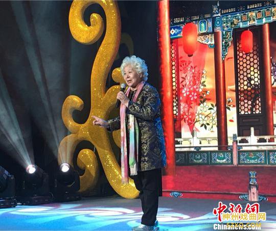 中国戏曲学院教授、尚派传人尚慧敏现场献艺。　杜燕 摄